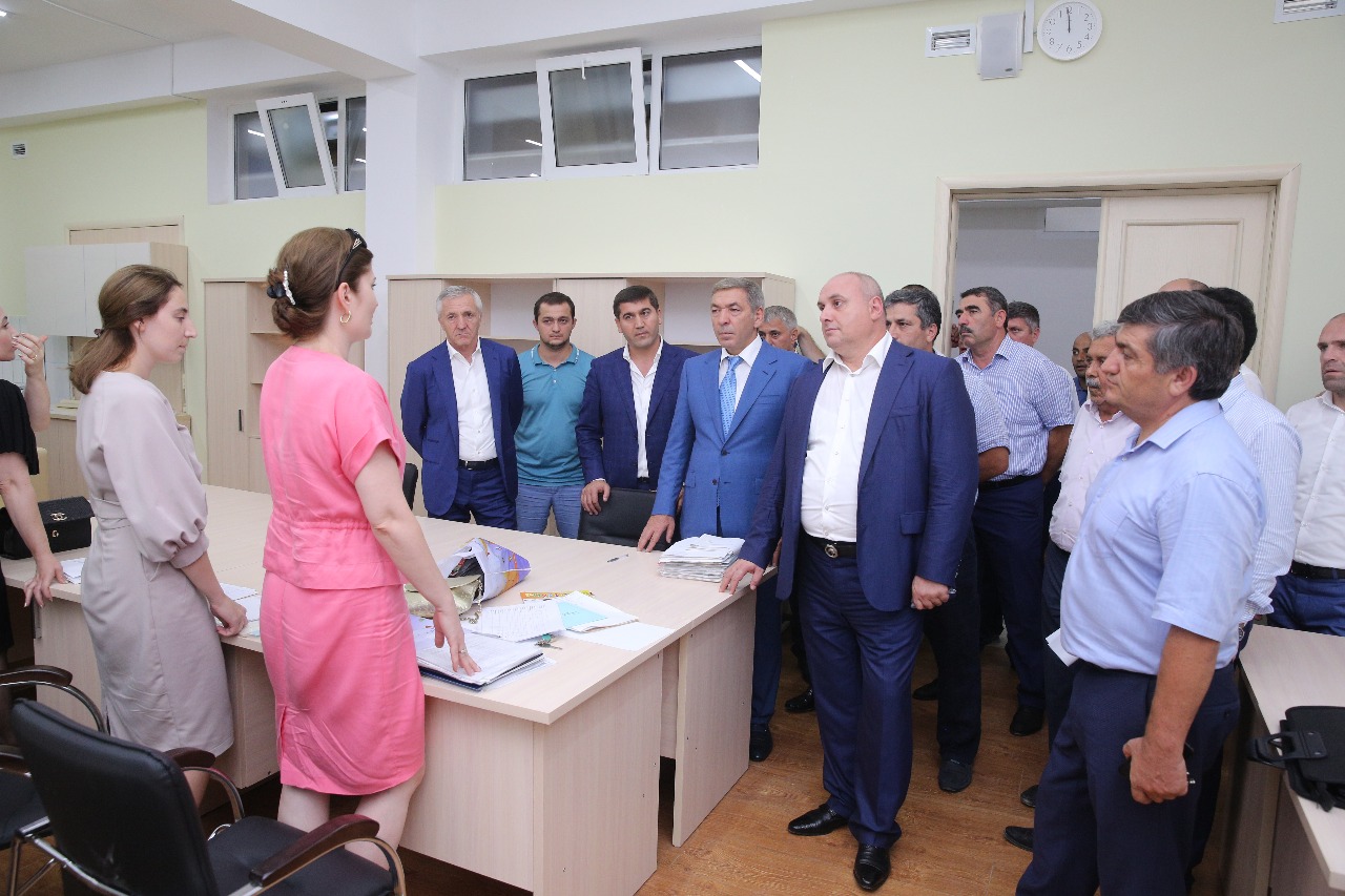 Абдусамад Гамидов посетил новую  школу в микрорайоне Пальмира